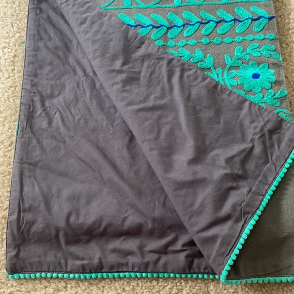 Crewel stitch grey embroidered runner teal thread - Picture 6 of 8